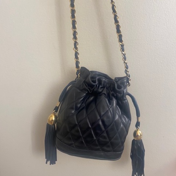 Neiman Marcus Quilted Calfskin Navy Drawstring Chanel - Like Shoulder Purse - Picture 6 of 10
